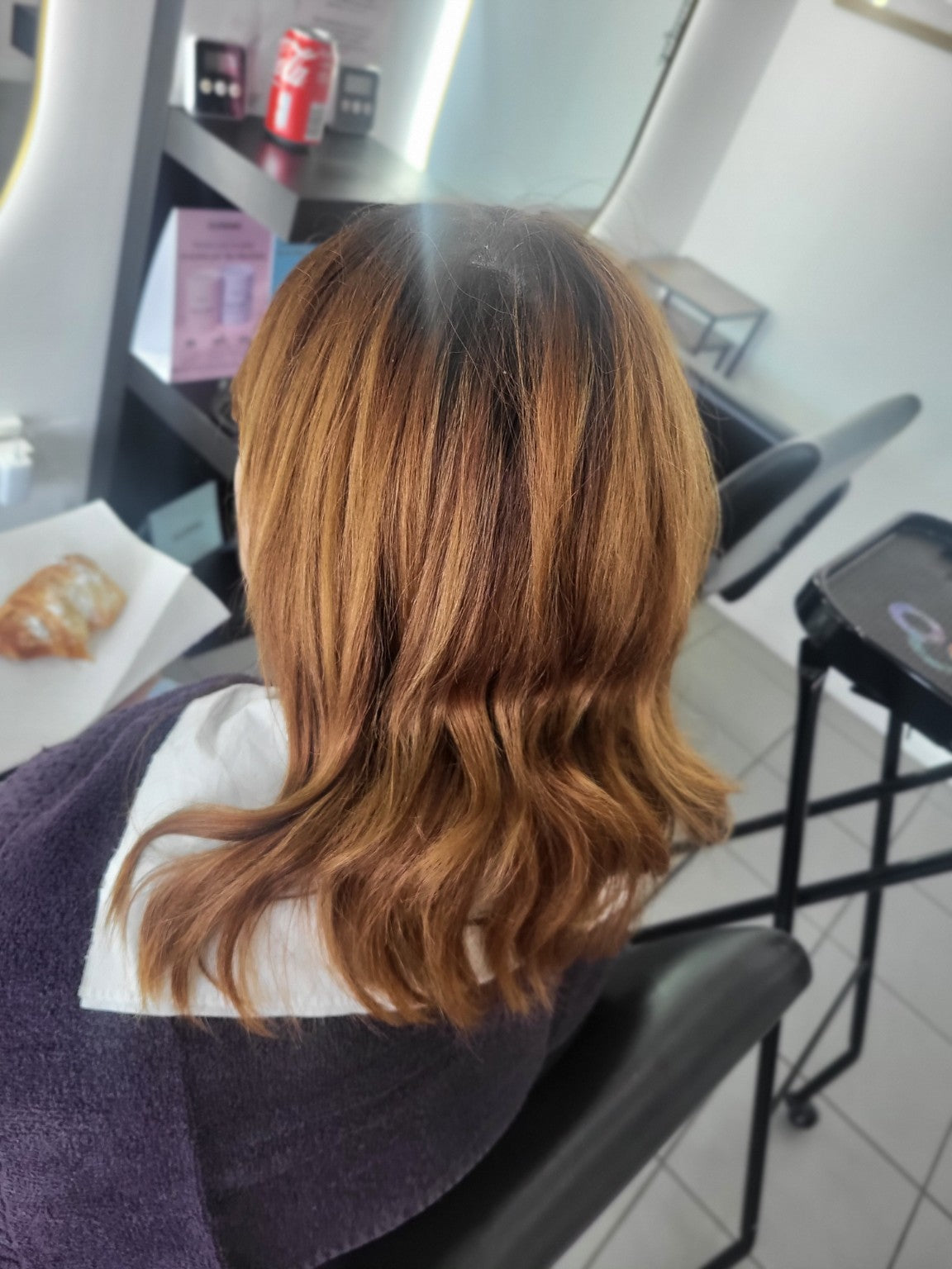 Cheveux cuivrés avant transformation chez HairStudio à Seraing